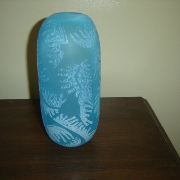 Tall light blue round frosted design art glass vase VGU - Picture 2 of 4